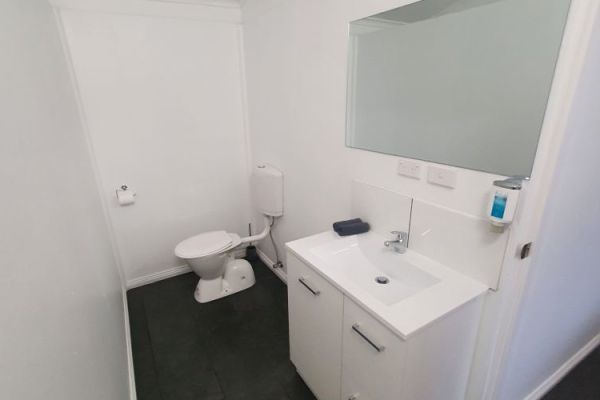 Unit 50 Bathroom 1000Px