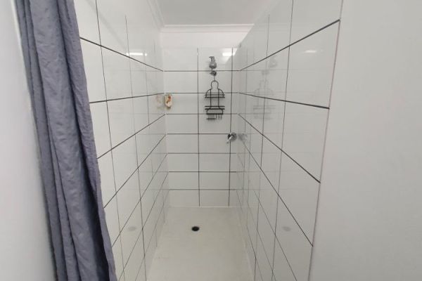 Unit 50 Shower 1000Px