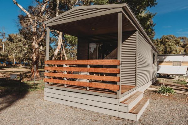 Deluxe 1 Bedroom Ensuite Cabin Gday Parks Ararat Grampians