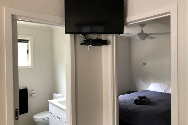 Cabin 13 Bathroom And Bedroom 1000Px