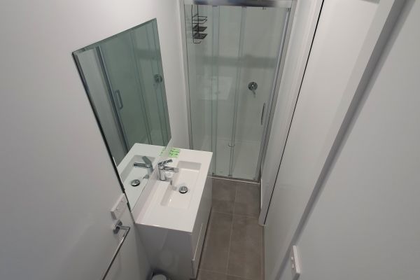 Deluxe Studio Bathroom