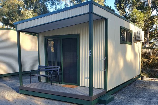 Deluxe Studio Cabin Gday Park Ararat Grampians