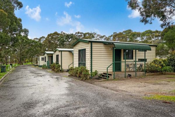 Hi Res024 Row Of Cabins 1000Px